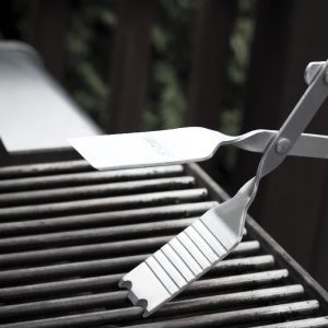 BBQ Croc tongs by Croc Tools clean the grill/